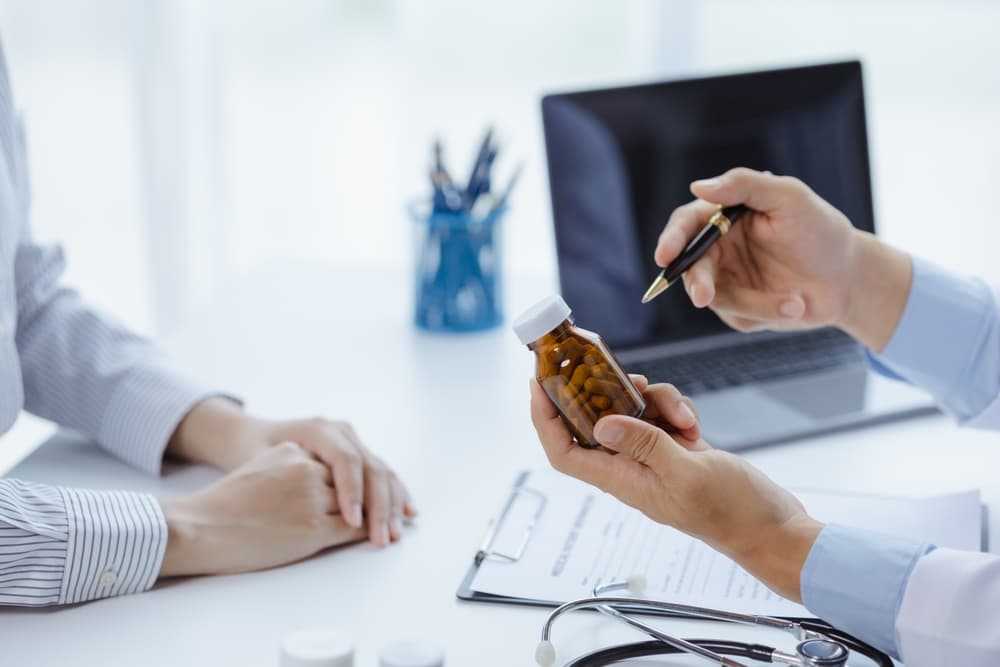 The Benefits and Drawbacks of Medication and Therapy for Mood Disorders