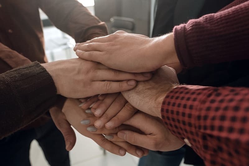 Therapist Recommended Tools to Start a Conversation on Your Mental Health With Your Family